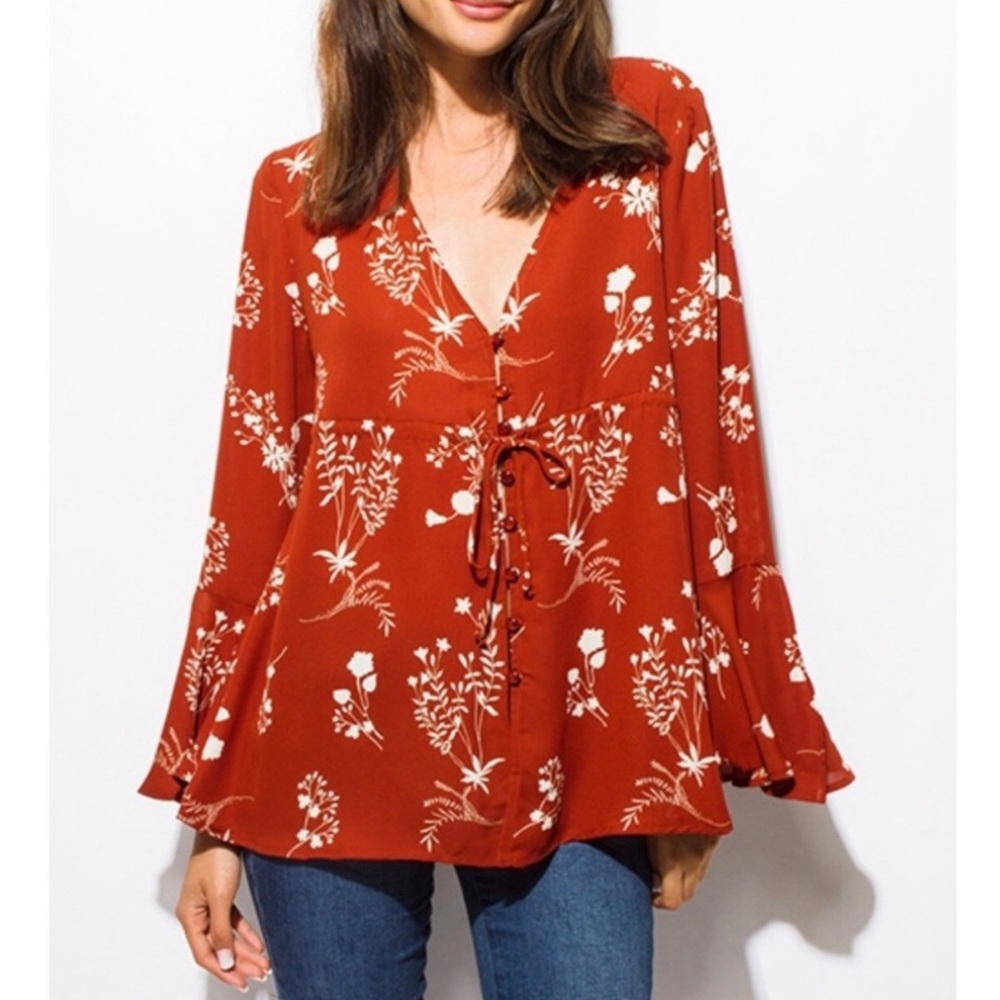 Lightweight season transitional floral Top with dramatic sleeves